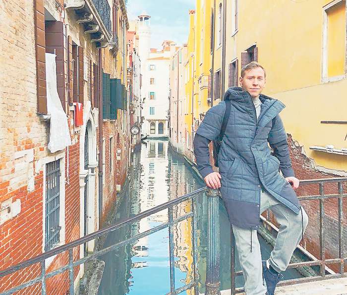 По знаку зодиака Михаил Рак и особенно любит воду, поэтому Венеция — одно из любимых мест отдыха актера