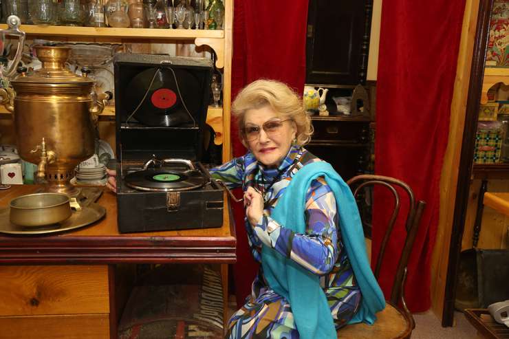 Актриса Светлана Дружинина побывала в Павлово-Посадском музее Актриса Светлана Дружинина побывала в Павлово-Посадском музее