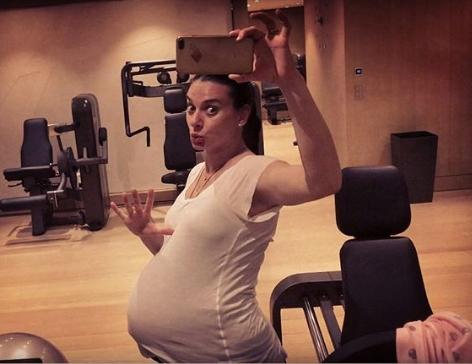 Исинбаева стала дважды мамой