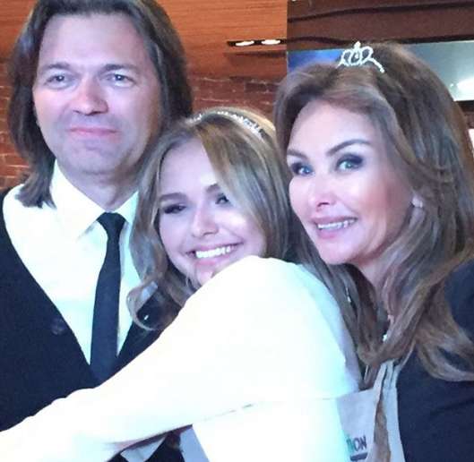 Дмитрий и Елена Маликовы с дочерью Стешей