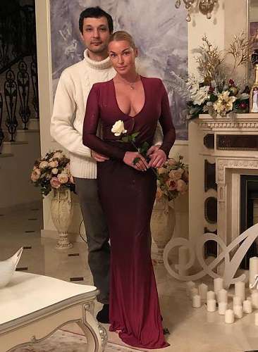 Любовь или пиар? Любовь или пиар?