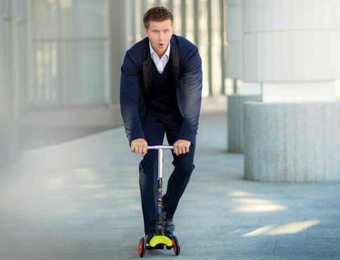 Роман Курцын ломает мебель и делает непристойные предложения полицейским