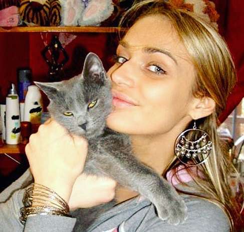 Алена Водонаева с котом Кокосом