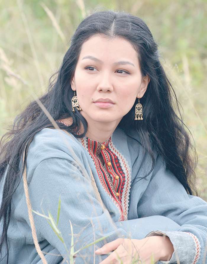 Татарскую красавицу Наргиз сыграла актриса из Казахстана Аружан Джазильбекова. Она хорошо известна на родине, но на российском ТВ это ее первая большая роль
