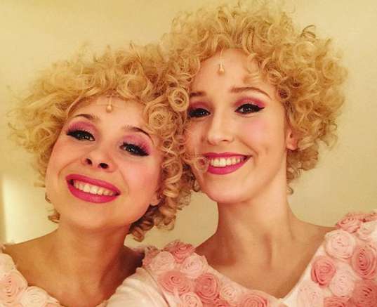 В музыкальном спектакле «Гордость и предубеждение» молодая актриса перевоплотилась в мисс Лидию Беннет