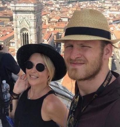 Пелагея объяснила поцелуй мужа с другой женщиной