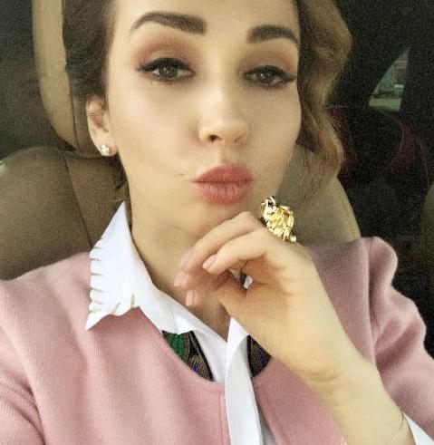 Чехова показала «осиную» талию в купальнике