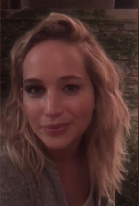 В Сети обсуждают выходку Дженнифер Лоуренс на церемонии вручения «Оскара»