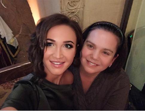 Бузова подарит матери дом в Испании