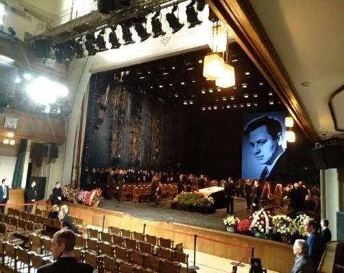 Сегодня в МХТ имени Чехова прошла церемония прощания с Олегом Табаковым