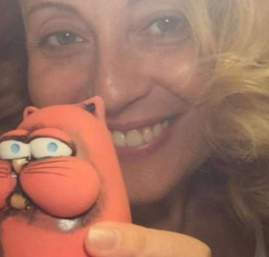 АНЖЕЛИКА ВАРУМ