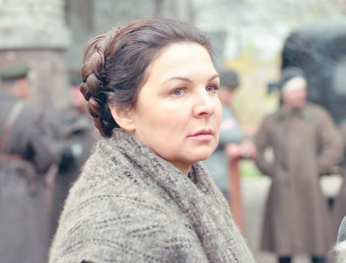 Кроме спектаклей Лика Нифонтова была занята и в громких фильмах и сериальных проектах. Одним из них стал фильм «Жизнь и судьба» Кроме спектаклей Лика Нифонтова была занята и в громких фильмах и сериальных проектах. Одним из них стал фильм «Жизнь и судьба»