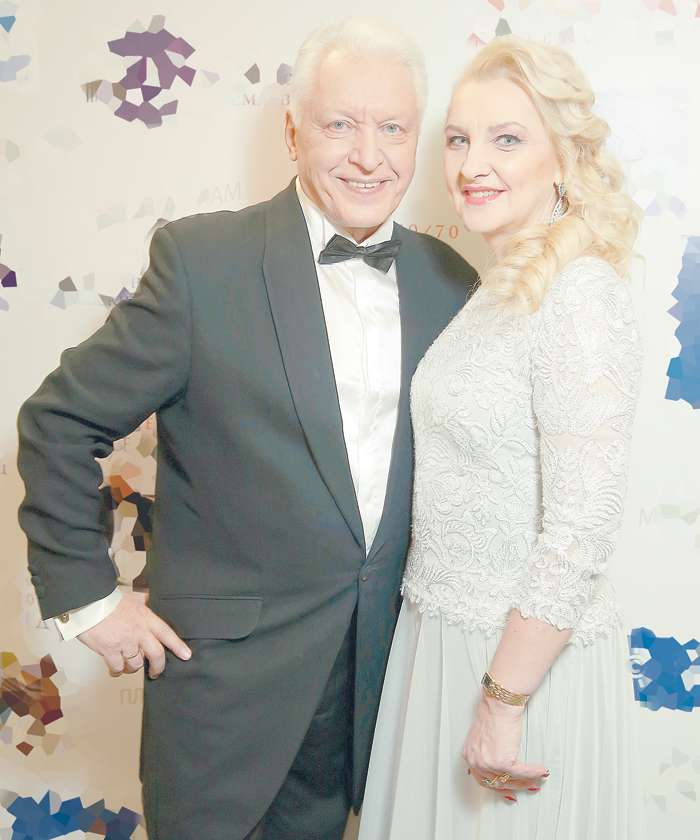 Марина, супруга Александра Морозова, — верная помощница композитора. Пожалуй, ни одно событие в жизни маэстро не обходится без ее внимания и помощи