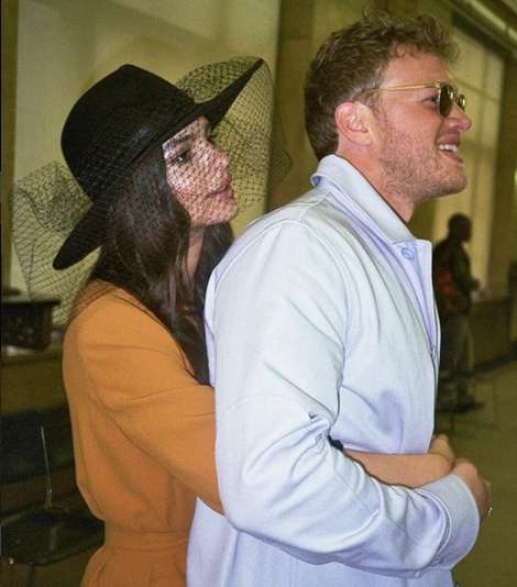 Эмили Ратажковски и Себастьян Бир-Макклард