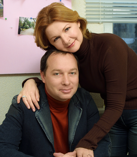 Лика Нифонтова и Алексей Урсуляк в браке уже больше тридцати лет. И почти два года как они бабушка с дедушкой
