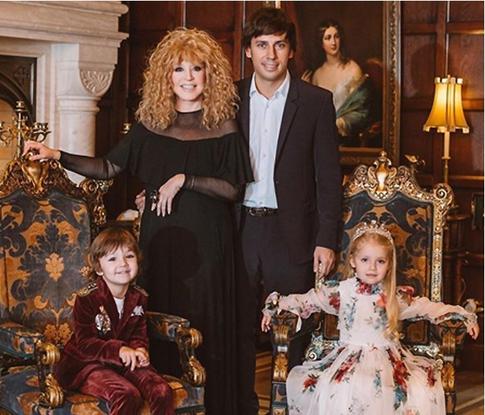 Адвокат объяснил причину покупки Пугачевой и Галкиным жилья на Кипре