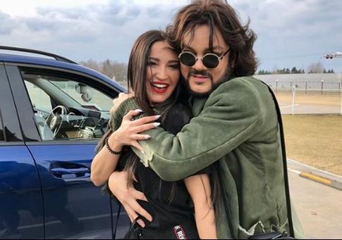Бузова и Киркоров устроили жаркие танцы на парковке