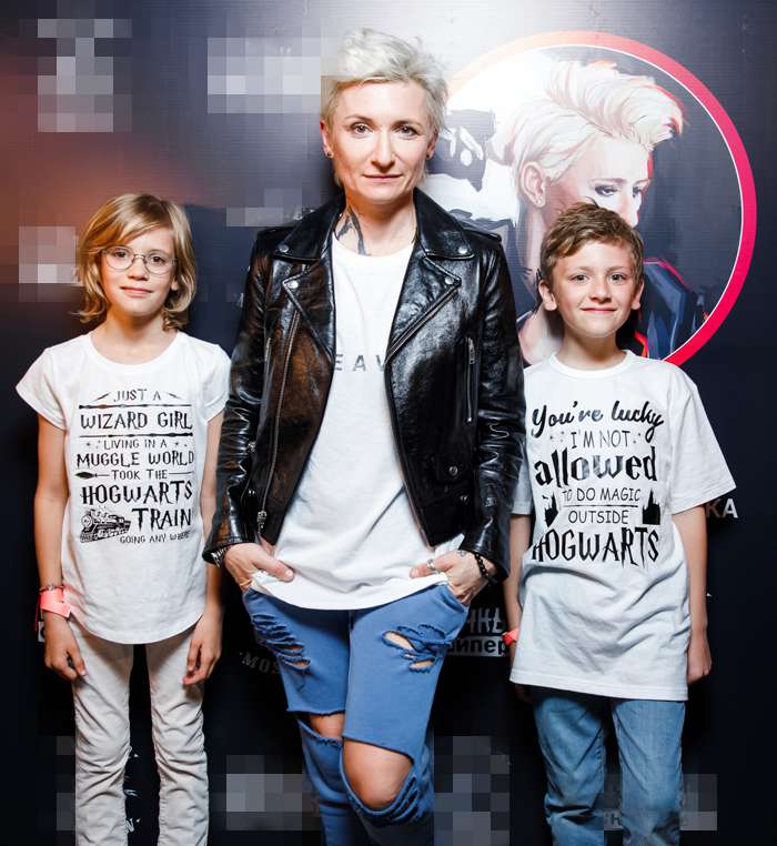 Диана Арбенина с детьми, 8-летними Мартой и Артемом