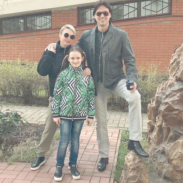 Катя Лель с супругом Игорем Кузнецовым и дочерью Эмилией
