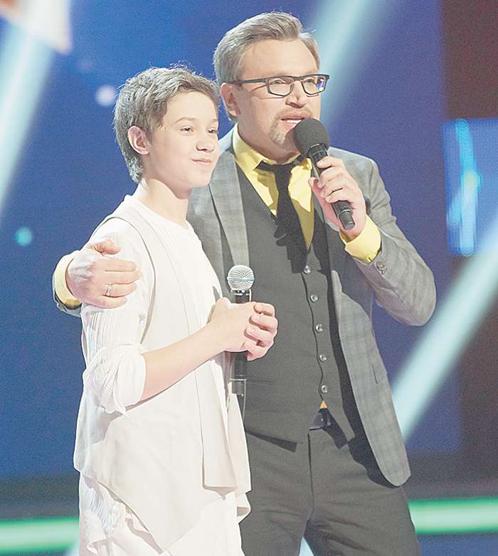 Виктор Борисов с ведущим шоу Вадимом Такменевым