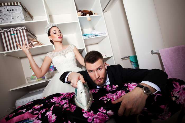 Новоиспеченный муж признается, что не сразу решился на женитьбу, но капитулировал под натиском женской ласки и любви