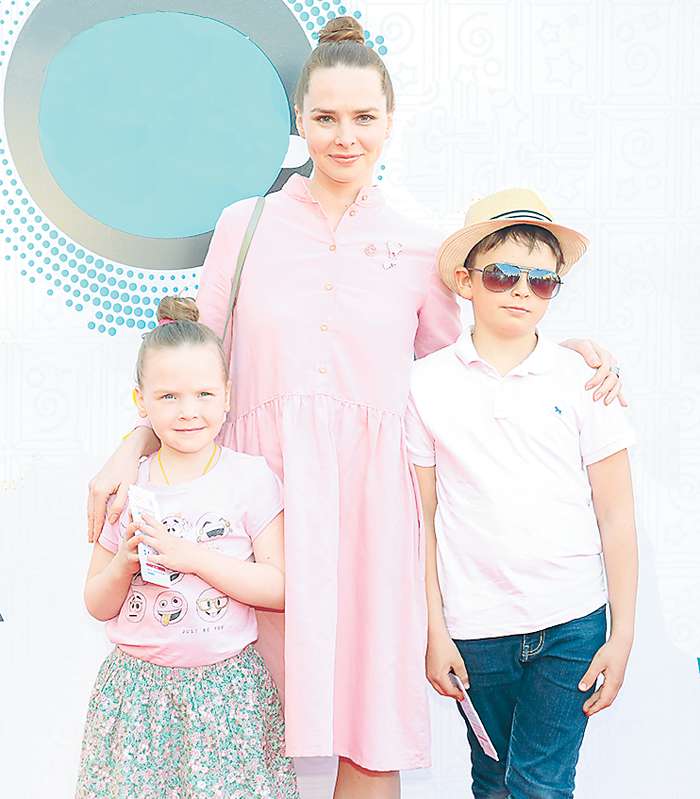 Елена Николаева с детьми