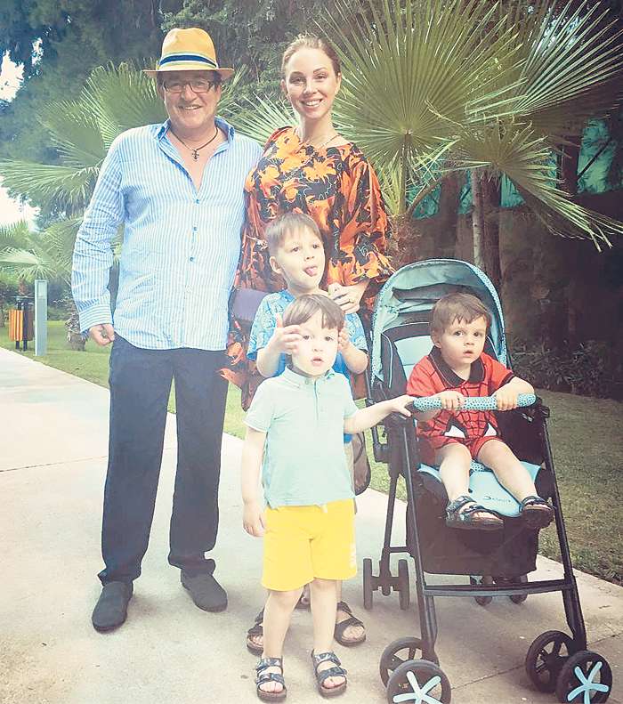 Дмитрий был официально женат четыре раза и является отцом пятерых детей. Трое младших сыновей родились в браке с Полиной Наградовой (ныне Дибровой). Дмитрий и Полина сделали свои отношения официальными в марте 2009 года