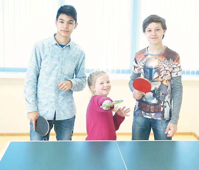 Все юные артисты, несмотря на съемочный график, продолжают прилежно учиться и, конечно же, успевают отдыхать