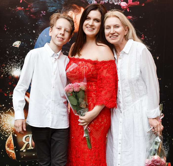 Анастасия Денисова с мамой и сыном