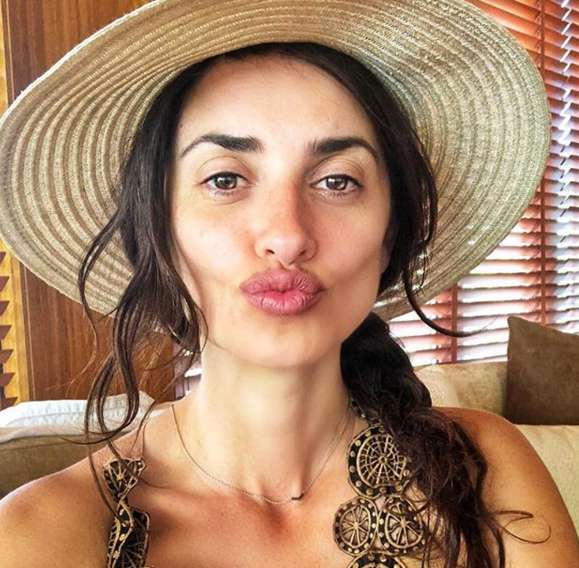 «Порой она бывает невыносимой. Когда мы ругаемся, бьет тарелки и кричит как ненормальная. Даже страшно становится. Но я безумно ее люблю»