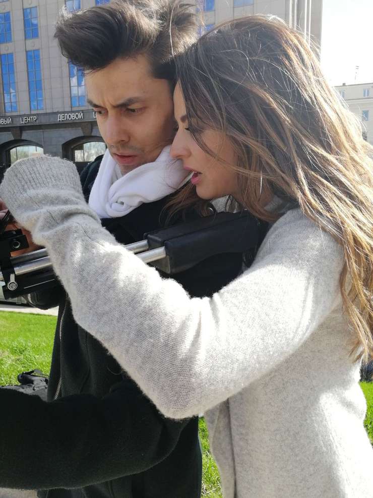 Зачастую в песнях артистки поется о том, что она наблюдала в реальности