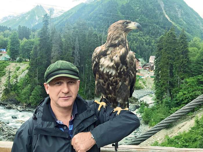 Москва меня не сразу приняла, я жил с ощущением, что я здесь немного на птичьих правах. Видимо, очень нервничал, и у меня случилось прободение язвы