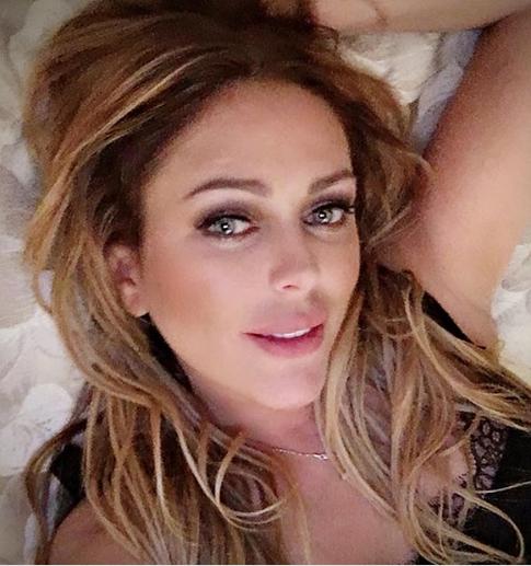 Во время перелета у Началовой разошлись швы на груди