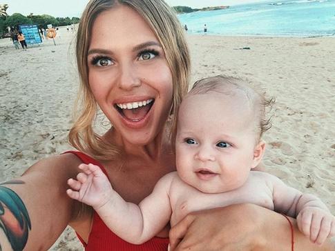 Поклонники подозревают, что Рита Дакота снова беременна