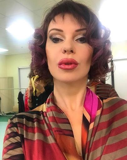 Наталья Штурм открыла купальный сезон без купальника