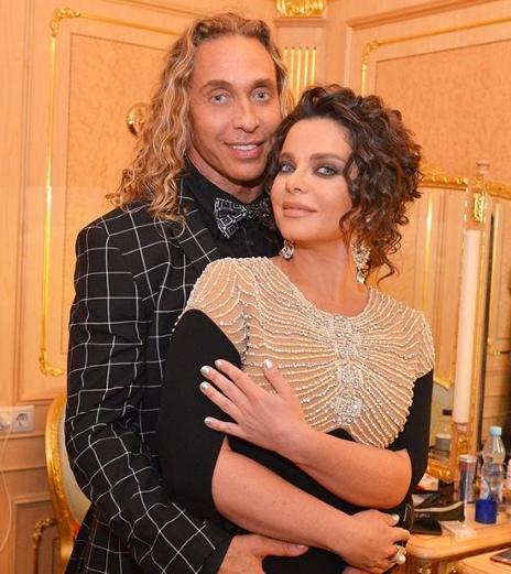 Дома Королева с Тарзаном меняются ролями