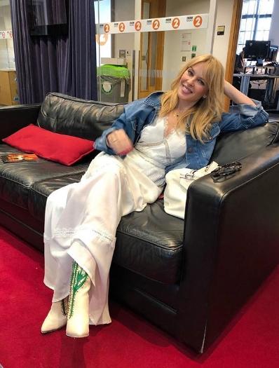 Кайли Миноуг обнажилась по случаю своего 50-летия