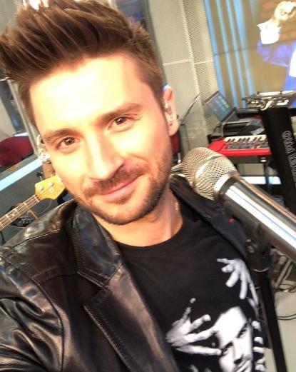 Мать Сергея Лазарева поставила на место его любопытных фанаток