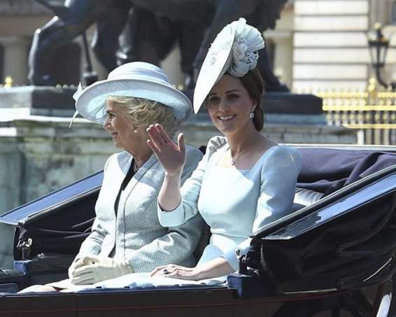 Герцогиня Кембриджская (Кейт Миддлтон) и герцогиня Корнуольская (принцесса Уэльская)