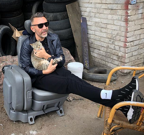 Шнуров показал своих «пьяных» наследников