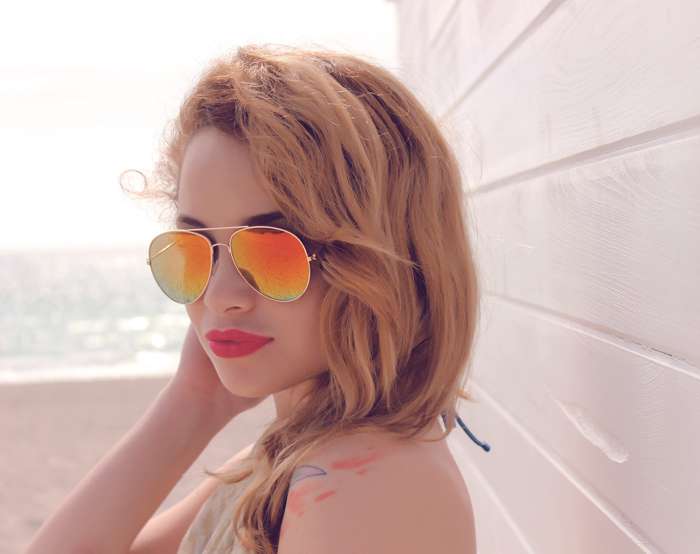 Летом лучше отказаться от сложного макияжа