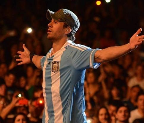 Энрике Иглесиас поделил себя на части — наполовину он русский