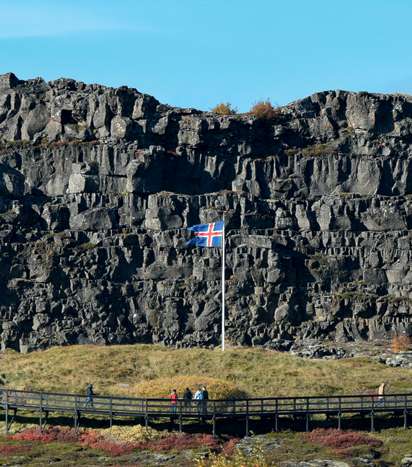 Тингведлир – старейший парламент в мире, уже в 930 году жители острова отправляли сюда своих представителей на альтинг