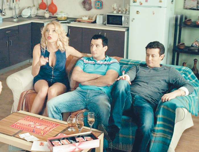 К роли карикатурной блондинки в сериале «Универ. Новая общага» актриса относится с юмором, при этом не жалеет, что приняла участие в проекте