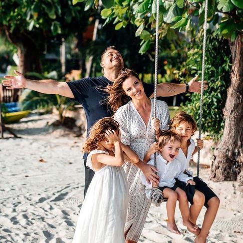 Сергей Жуков показал жену с необычного ракурса