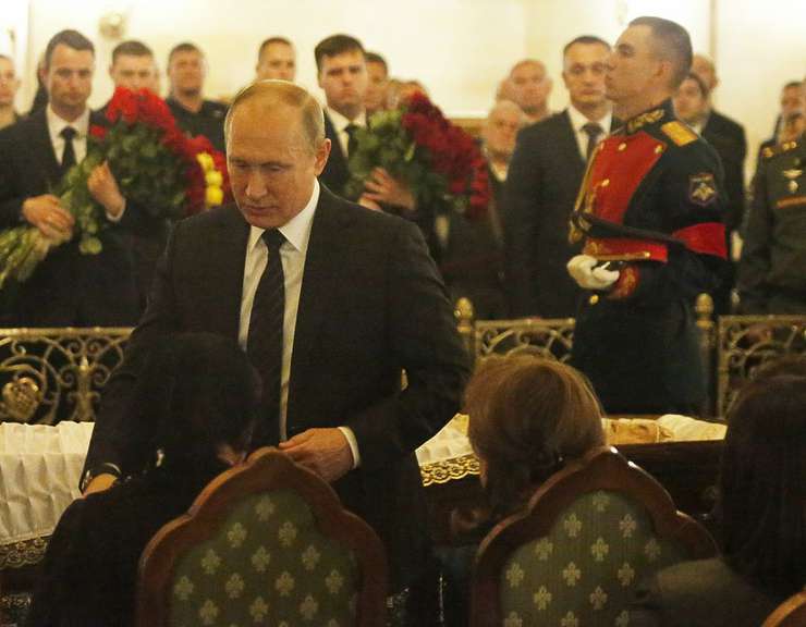 Президент выразил соболезнования вдове