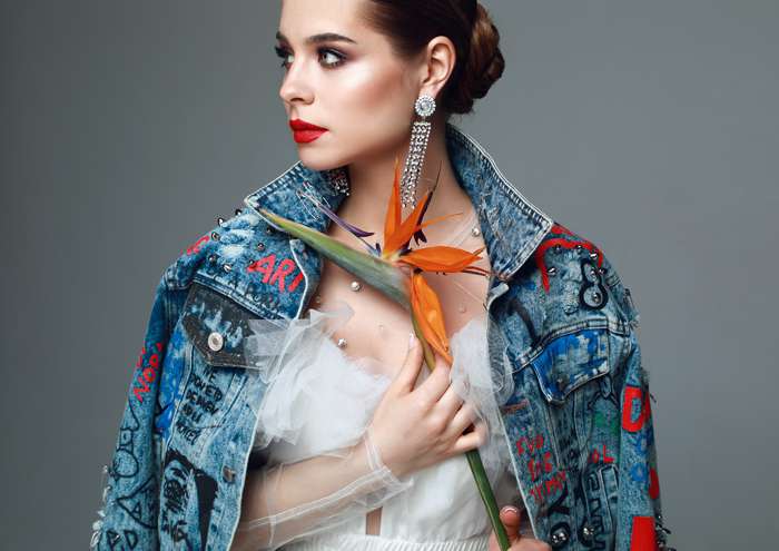 Платье, Diana Gazaryan; куртка, show time