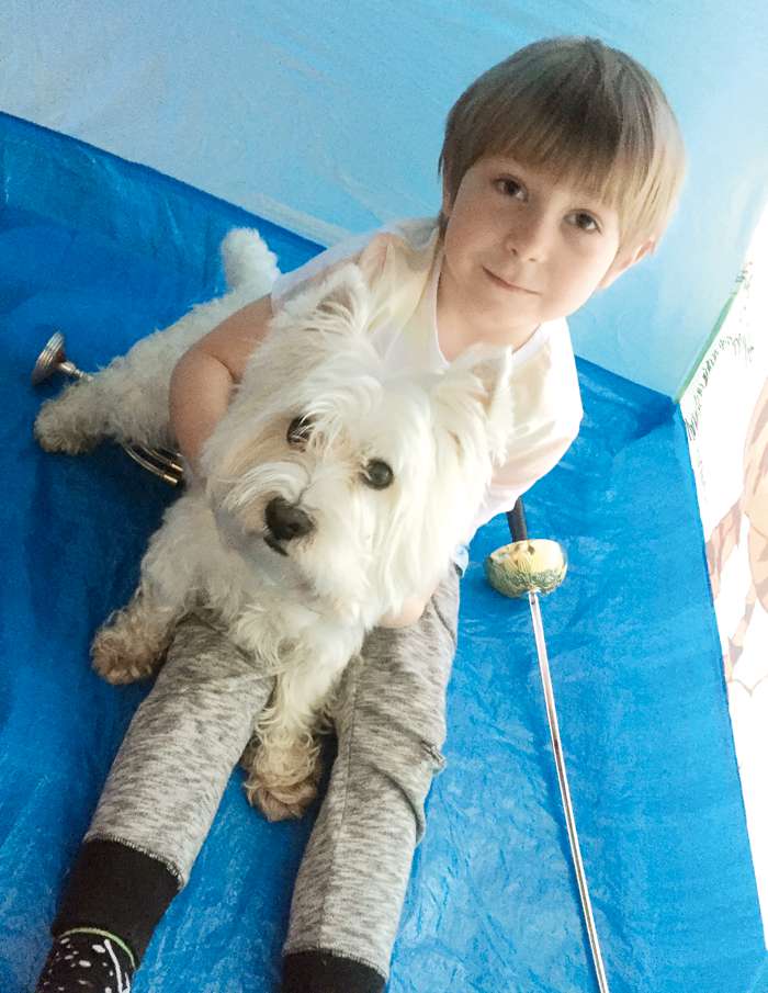 Сейчас Тимофею уже шесть лет, а его любимец песик Беня на два года старше