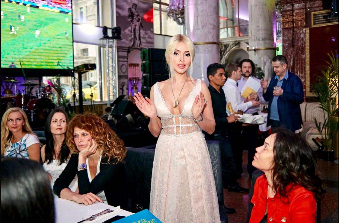 Алена Кравец станет свахой