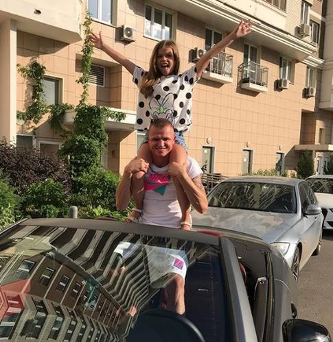 На 9-летие Тарасов подарил дочери бриллианты